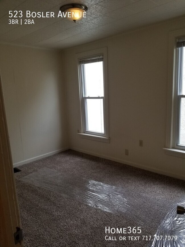 Building Photo - Amazing 3 bed 2 full bath duplex with deck...