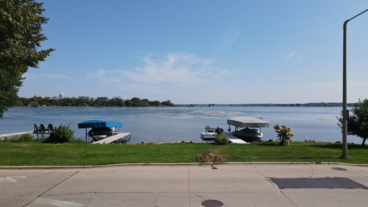 Primary Photo - 712 W Shore Dr