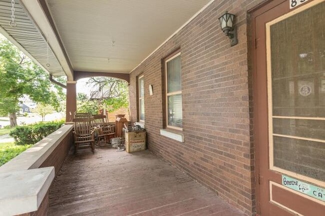 Building Photo - 830 Bellevue Ave