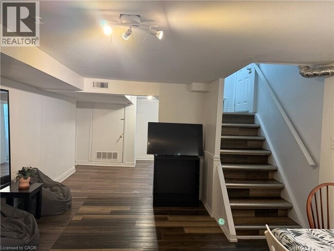 Photo du bâtiment - 8 Myrtle Ave