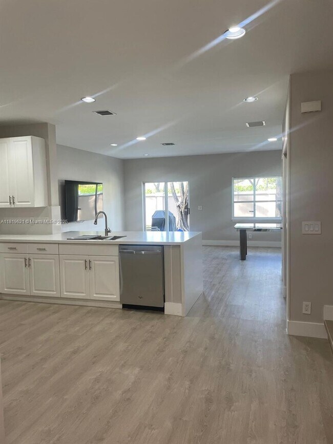 Foto del edificio - 13227 NW 7th Dr