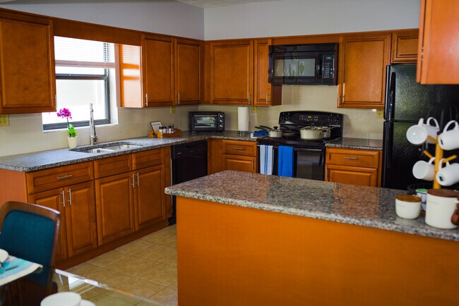 Cocina con encimeras de granito - 913 Sumter St