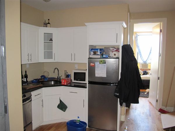Primary Photo - 226 Suydam St