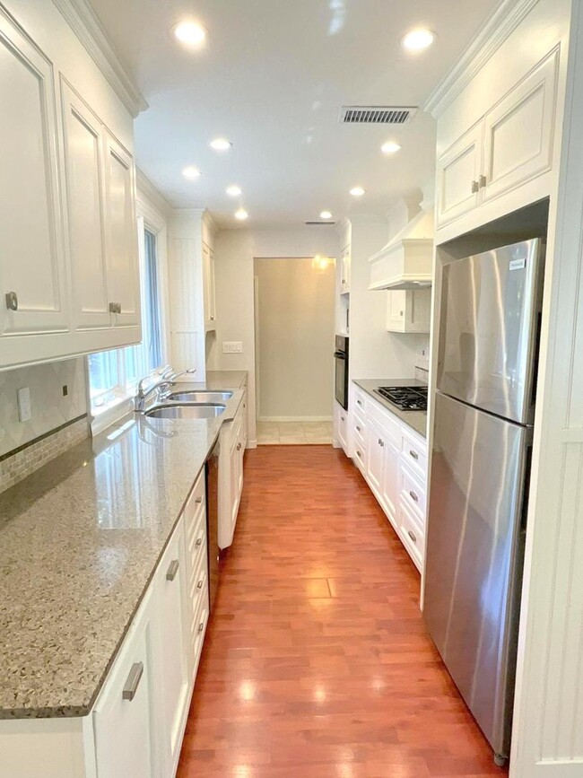 Foto del edificio - NEW PRICE ! Sprawling Westside Walnut Cree...