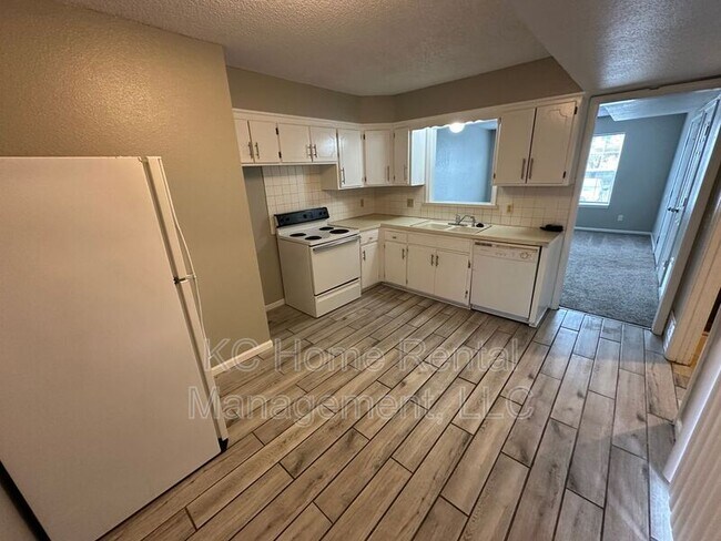 Building Photo - 821 Saddlewood St
