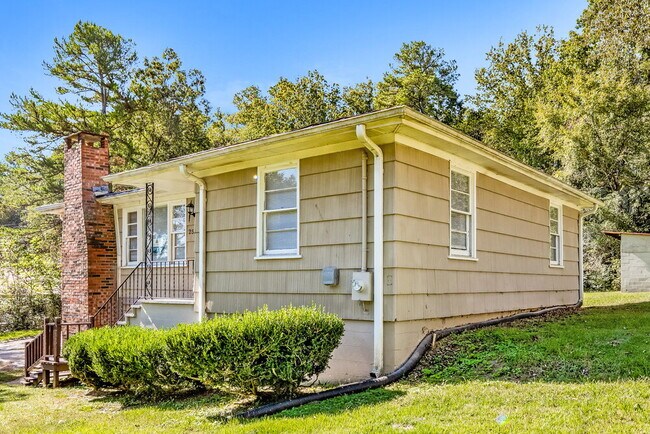 Foto del edificio - 2568 Forestdale Blvd