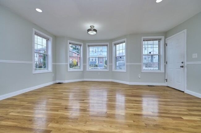 Building Photo - 157 Fuller St