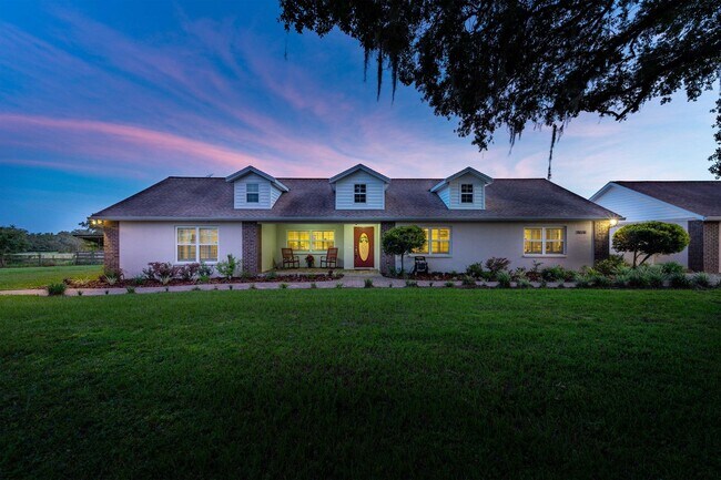 Building Photo - Country living close to everything - 3 bed...