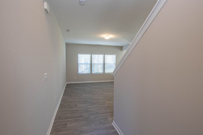 Building Photo - BEAUTIFUL 3 Bedroom in Midland Available A...