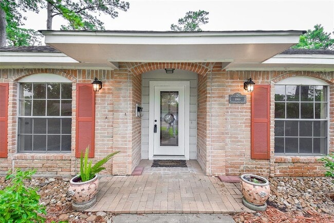 Building Photo - 2910 Colonial Dr