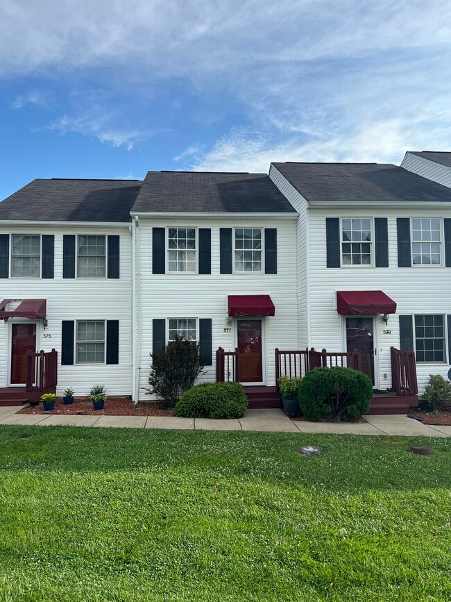 Building Photo - 633 Beaverview Dr