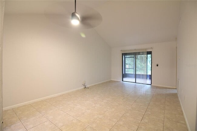 Building Photo - 928 Winnie Ln