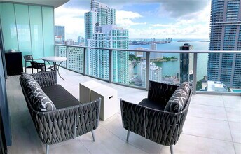 Building Photo - 1010 Brickell Ave