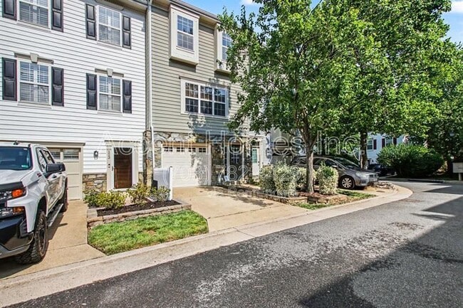 Photo - 115 Meadows Ln Townhome