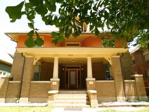 Building Photo - 1015 Scott St