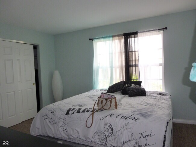 Foto del edificio - 3055 Armory Dr