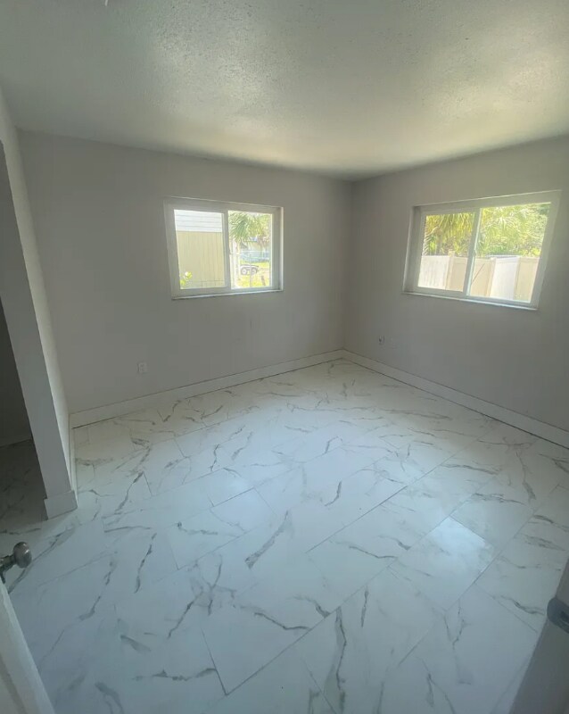 Foto del edificio - 4484 Parmely St
