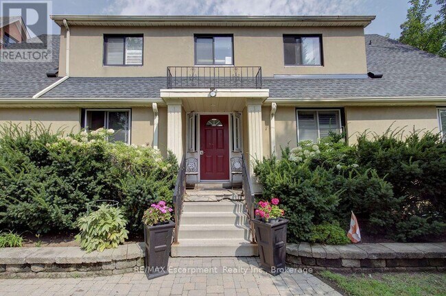 Photo du bâtiment - 425 Burlington Ave