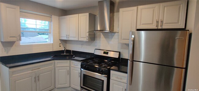 Foto del edificio - 105-20 Princeton St