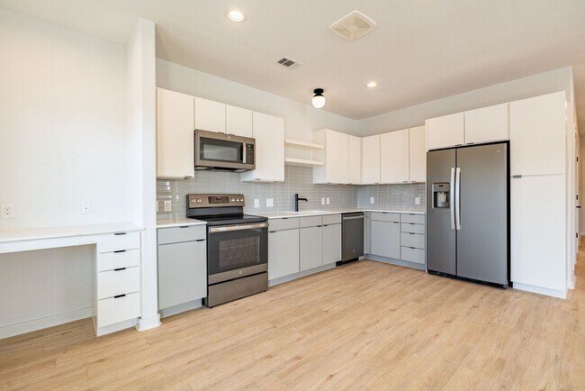 Foto del edificio - Stylish and Spacious 2 Bedrooms, 2 Bathrooms Condo for Rent in Little Ford!!!