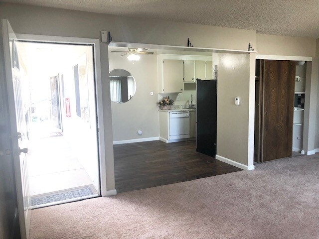 Foto del edificio - 3452 Redwood Ct