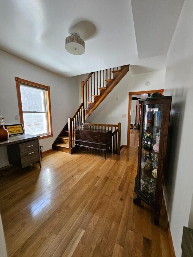 Building Photo - 3 bedroom in BROOKLYN NY 11232
