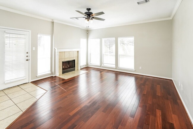Building Photo - 16502 Wheatfield Dr