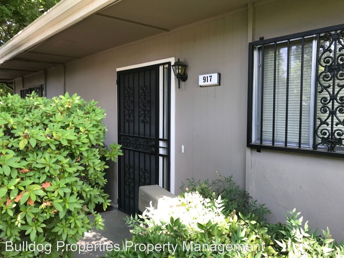 Foto principal - 917 E Ashlan Ave