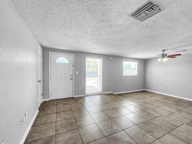 Building Photo - 2844 Homewood St