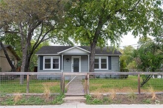 Building Photo - 1800 Justin Ln