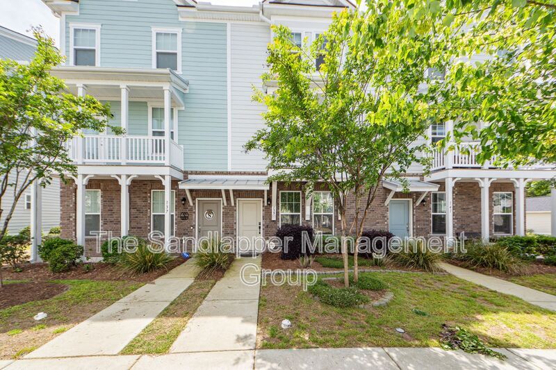 Foto principal - 139 Rowans Creek Dr