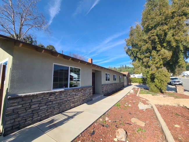 Building Photo - 424 Glenwood Pl