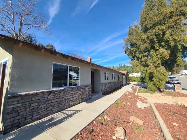 Foto del edificio - 424 Glenwood Pl
