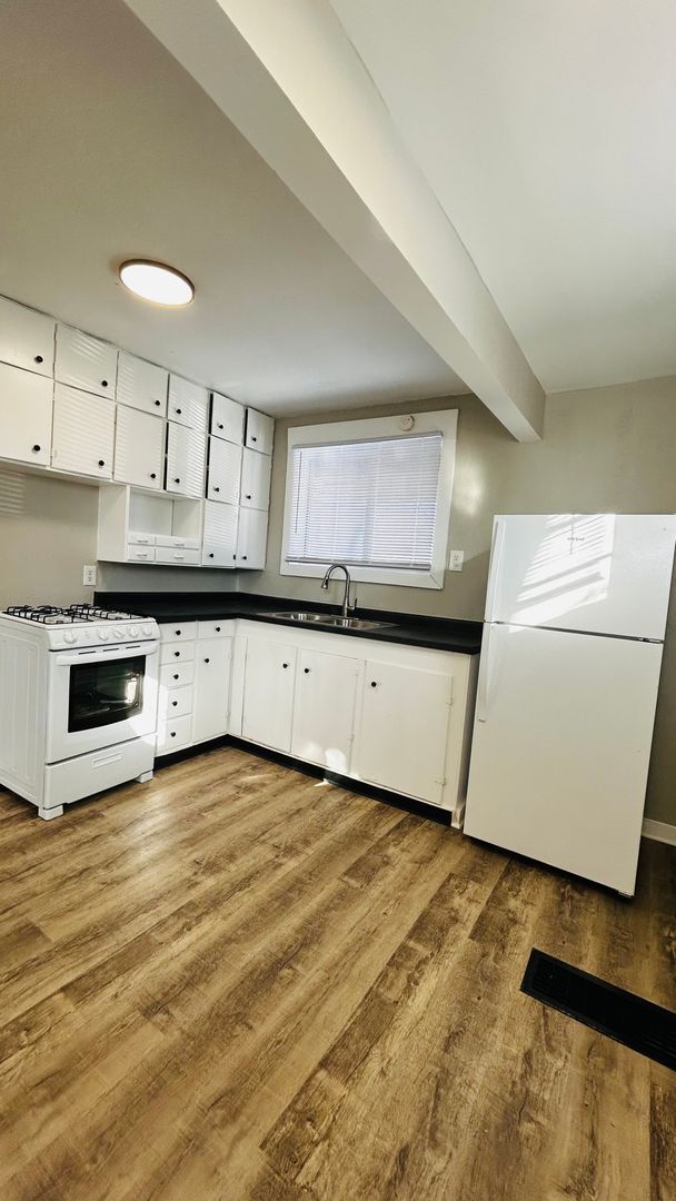 Foto del edificio - Albany - 2 bed 1 bath AVAILABLE NOW!