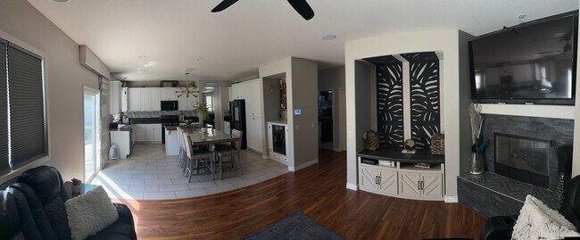 Foto del edificio - Large 4 bedroom / 3 bathroom San Jacinto Home