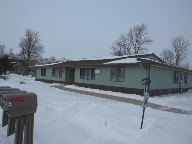 Building Photo - 315 School Ave