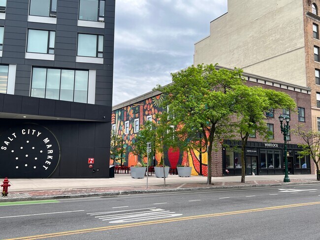 Whitlock - Ubicado junto al mercado de Salt City - 480 S Salina St