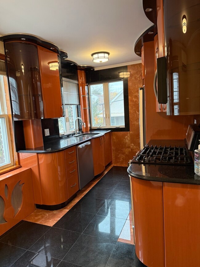 Foto del edificio - 713 Yonkers Ave