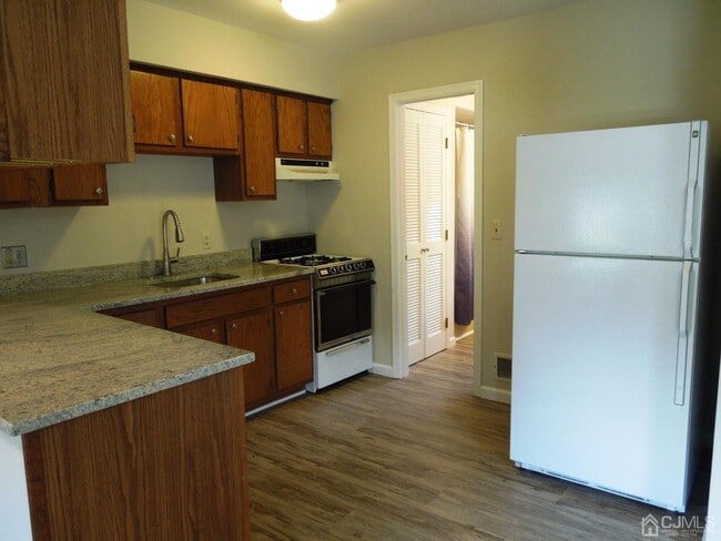 Building Photo - 134 Geary Dr