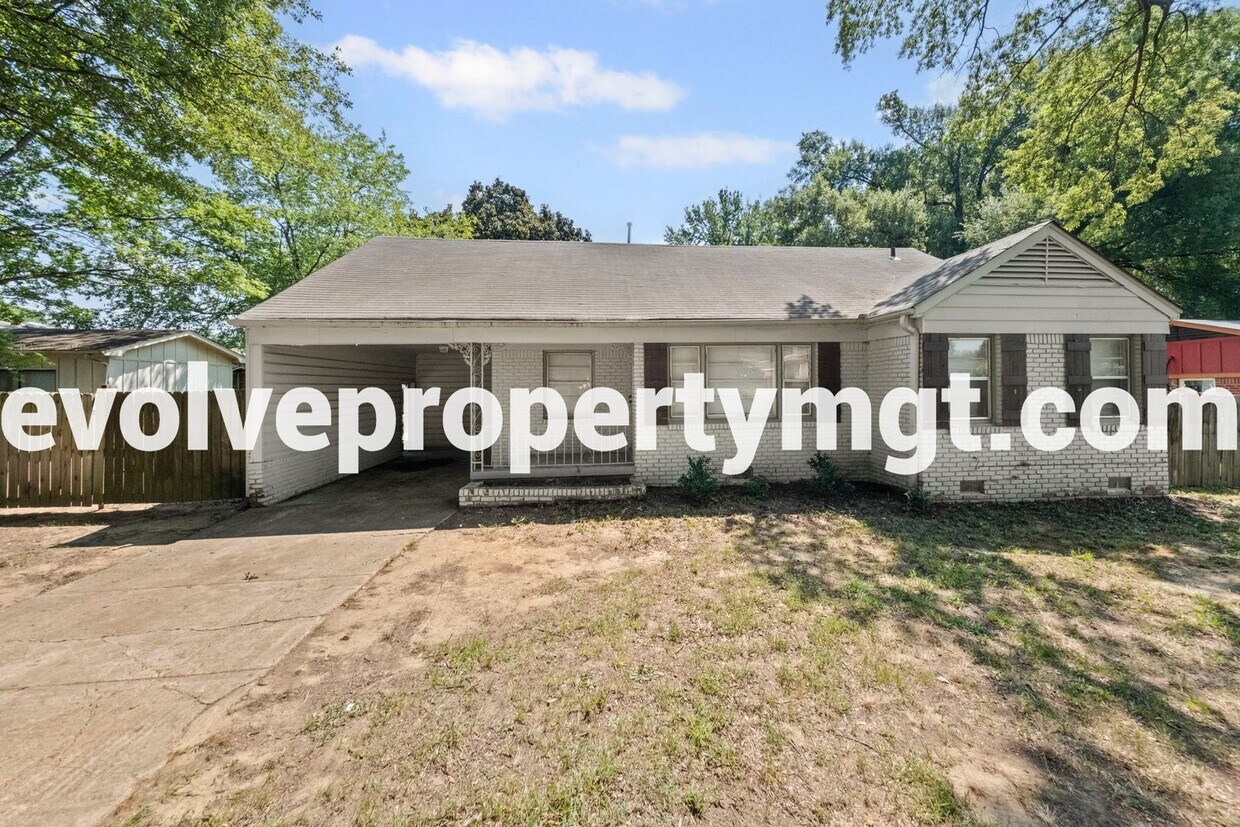 Primary Photo - SPACIOUS CHARMING HOME!