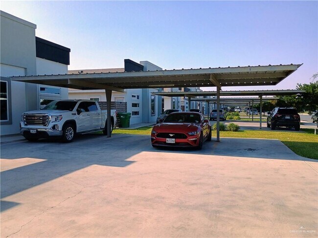 Building Photo - 5 West Dr