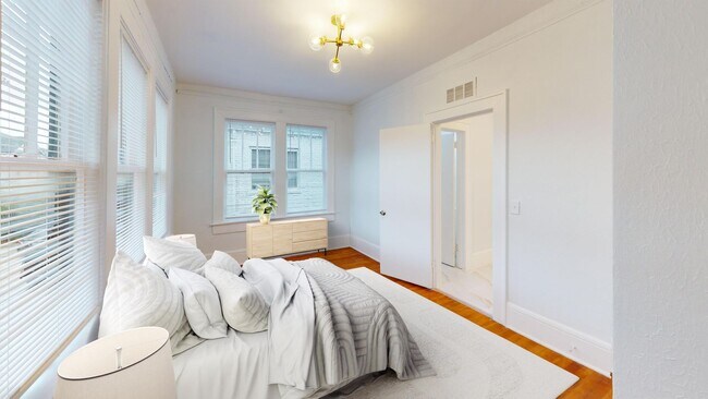 Foto del edificio - Remodeled Unit in RIVERSIDE! ONE MONTH FREE!
