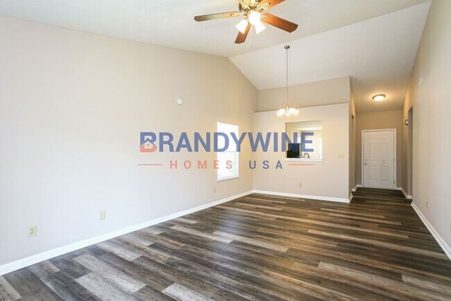 Foto del edificio - WOW! Gorgeous 3 BR Home in Pike Township