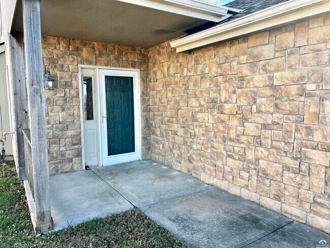 Building Photo - 918 Eagle Ridge Dr
