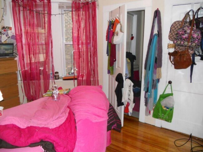 Foto del edificio - Great 3 Bed Available 9/1/26