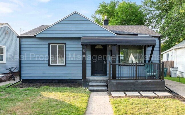 Building Photo - Gorgeous Kitchen and Bath in Hazel Park!