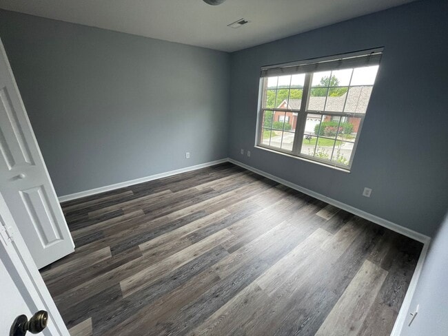 Building Photo - 213 Timbercreek Way