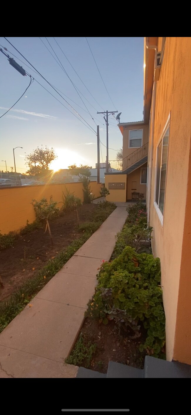 1252 S La Jolla Ave Unit 3, Los Angeles, CA 90035 Apartments in Los