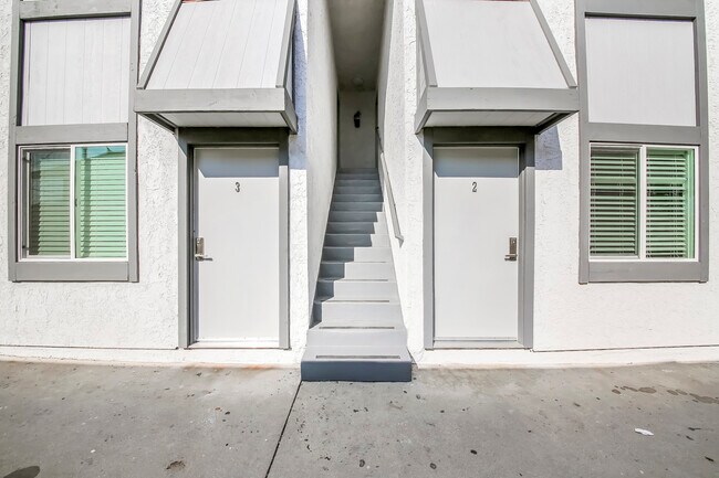 Building Photo - 3116 Casitas Ave