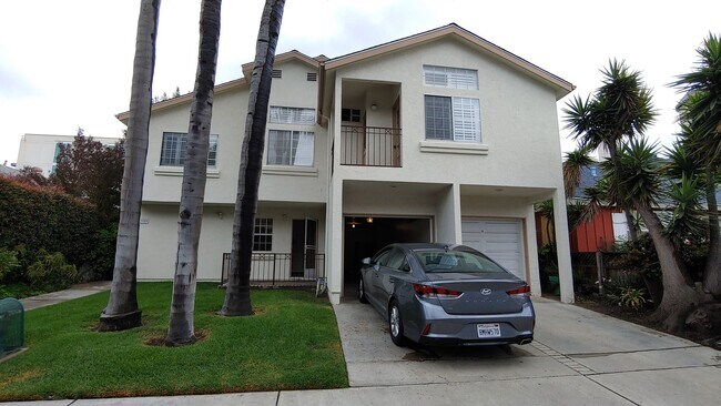 Foto del edificio - Hillcrest 2-Br, 2-Ba, 2-Car Garage.